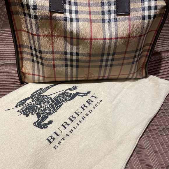 BURBERRY BRIDLE HOUSECHECK MEDIUM LYNHER
LANDSCAPE TOTE - Picture 2 of 4